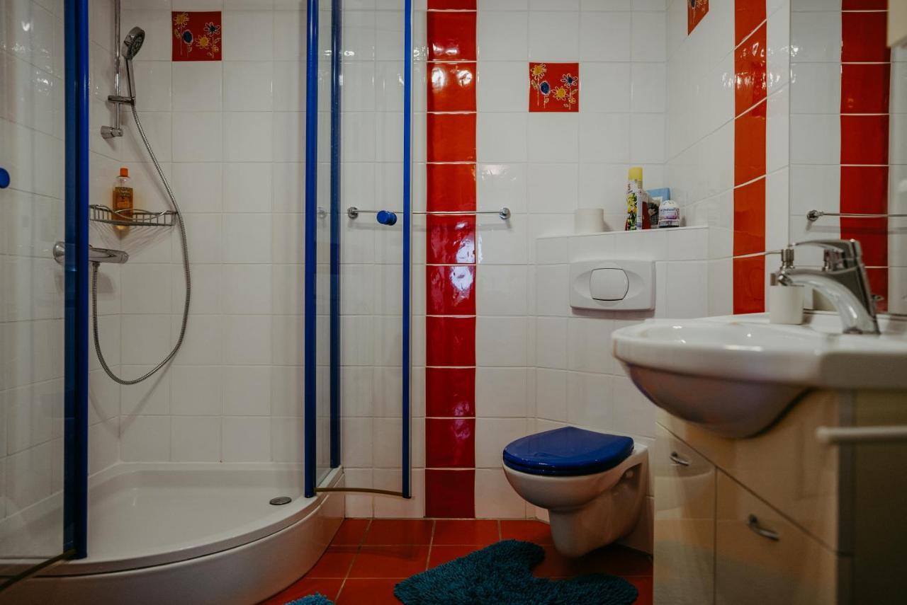 Apartment Familie Cortie Spitzzicken Bagian luar foto