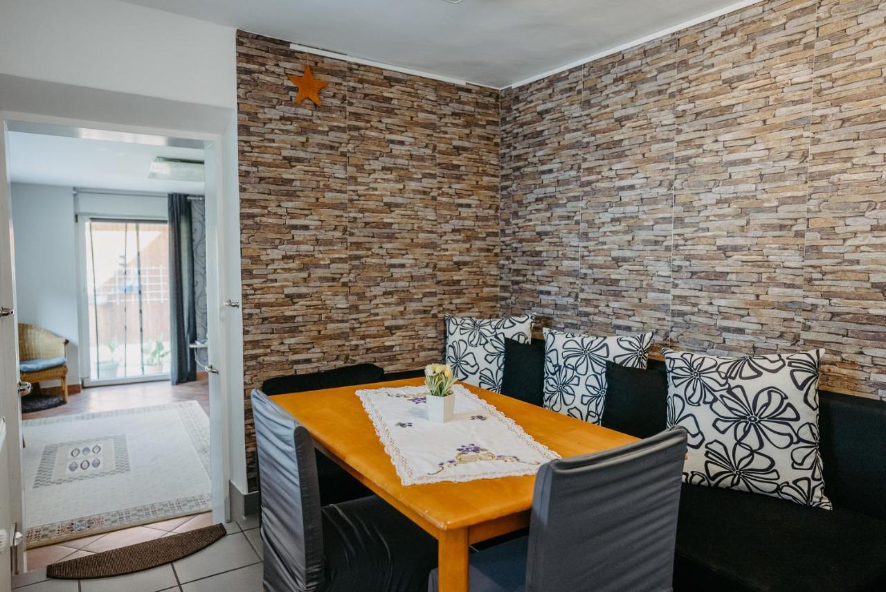 Apartment Familie Cortie Spitzzicken Bagian luar foto