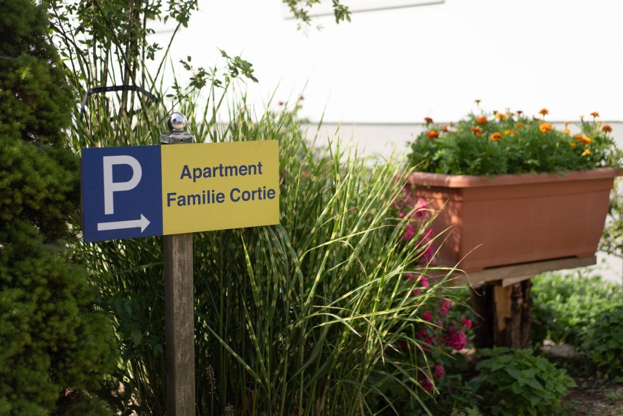 Apartment Familie Cortie Spitzzicken Bagian luar foto